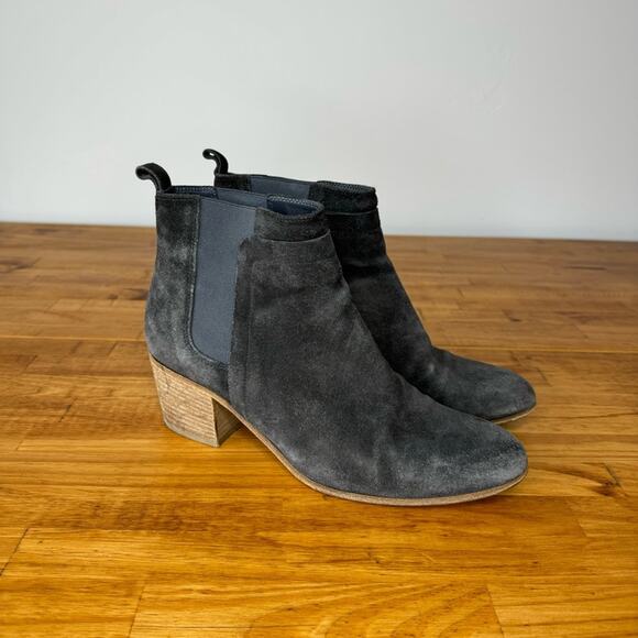 Vince Hallie Dark Gray Suede Leather Chelsea Ankle Boots Size 7.5 - Picture 1 of 7